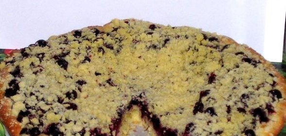 Сметанный пирог со смородиной