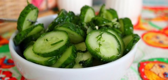 Острая закуска из свежих огурцов
