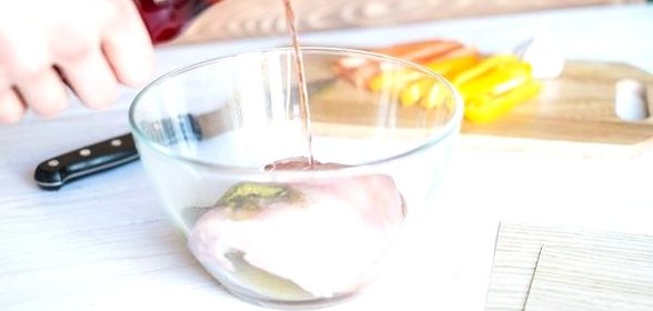 Куриная грудка с беконом, запеченная в гриль-бумаге