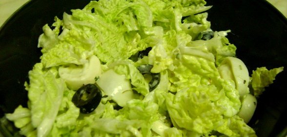 Салат с пекинской капустой и яйцами