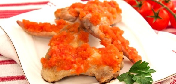 Куриные крылышки под томатно-чесночным соусом