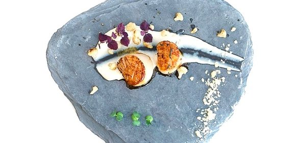 Морские гребешки с пюре из цветной капусты