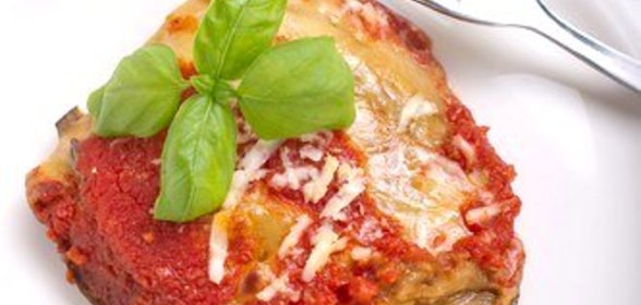 Запеченные баклажаны с соусом маринара под корочкой из пармезана (Melanzane alla Parmigiana)