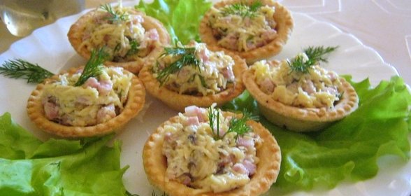 Тарталетки с ветчиной и сыром
