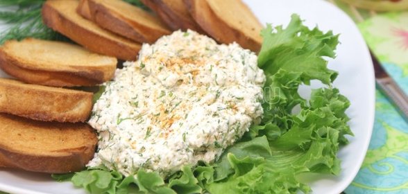 Закуска из сыра фета с гренками