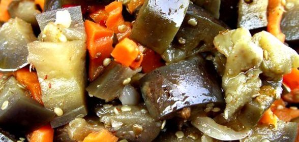 Салат из баклажанов с перцем и тмином