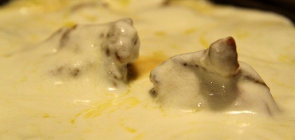 Курица в сметанном соусе (Шкмерули)