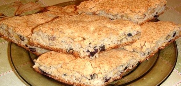 Печенье со специями, грецкими орехами и изюмом