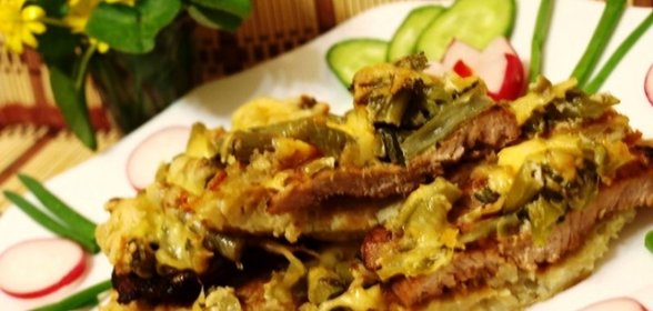 Мясо на дранике с овощами