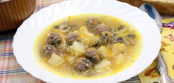 Суп с фрикадельками и грибами