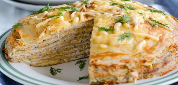 Блинный пирог с курицей и грибами