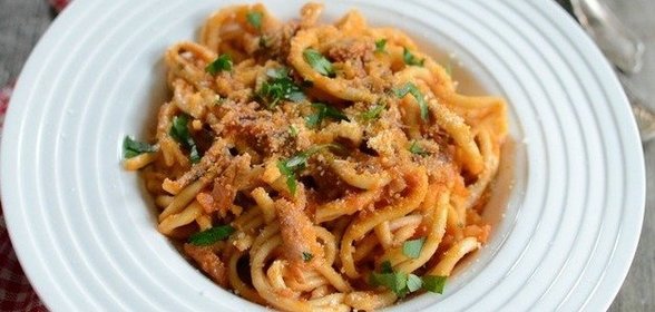 Лингвини с помидорами и сардинами