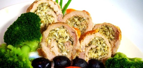 Мясной рулет фаршированный