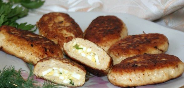 Куриные зразы с начинкой из лука и яйца