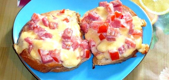 Горячие бутерброды с колбасой