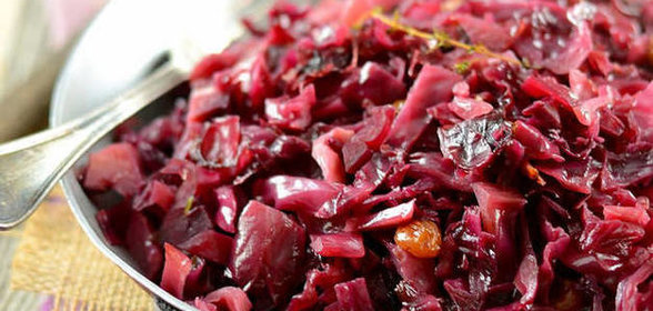 Краснокочанная капуста с изюмом