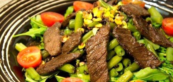 Cалат с маринованной говядиной
