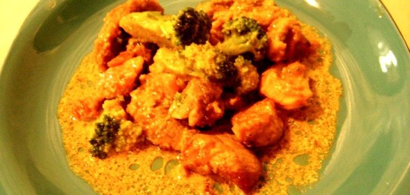 Гуляш со свинины с брокколи