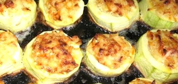 Запеченные фаршированные кабачки под сыром
