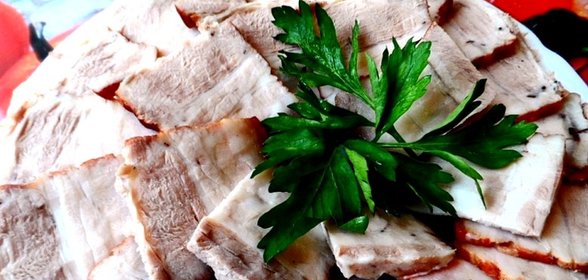 Грудинка в луковой шелухе