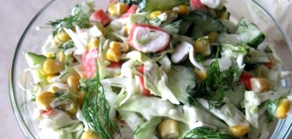 Салат из свежей капусты и крабовых палочек