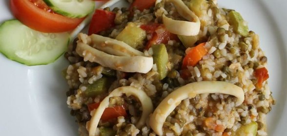 Ризотто с кальмарами и фасолью Маш