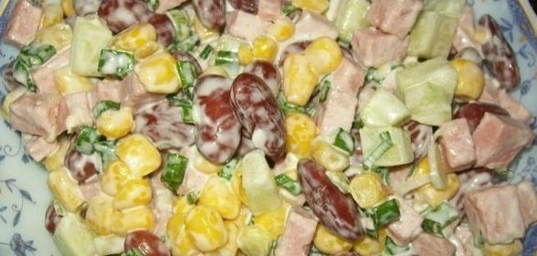 Салат с фасолью и ветчиной