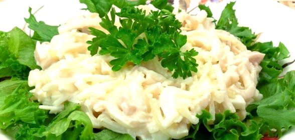 Кальмаровый салат с рисом