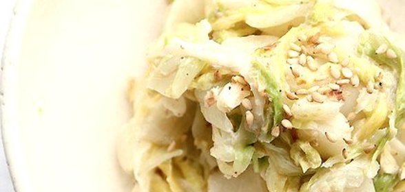 Теплый салат из капусты и яблока