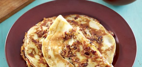 Блины на кефире с луком и шкварками