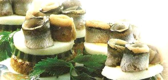 Канапе с килькой