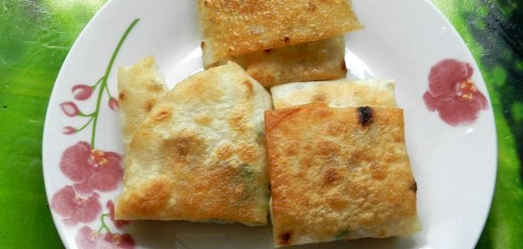 Конвертики из лаваша с луком и яйцом