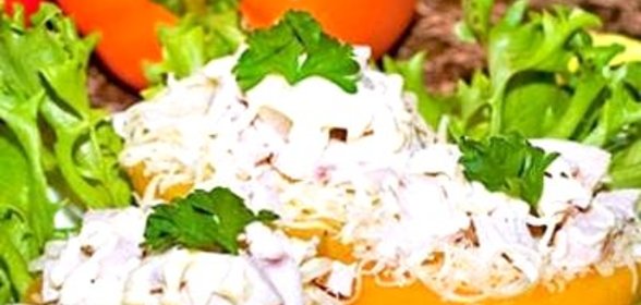 Салат с курицей и персиками