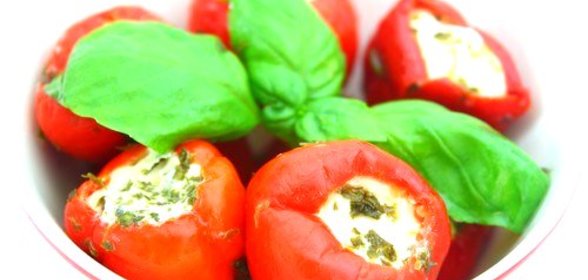 Помидоры, фаршированные творогом и луком