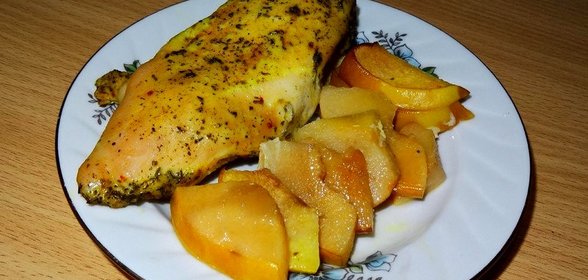 Куриная грудка с айвой