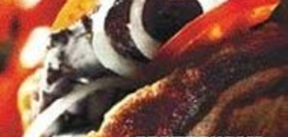 Гречневые блины, фаршированные жареной ягнятиной и овощами