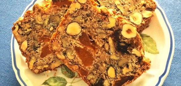 Ванильный кекс с сухофруктами и орехами