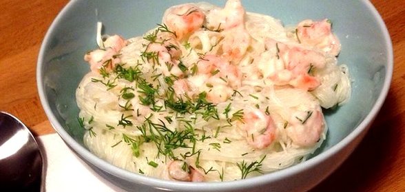 Фунчоза с креветками в сливочном соусе