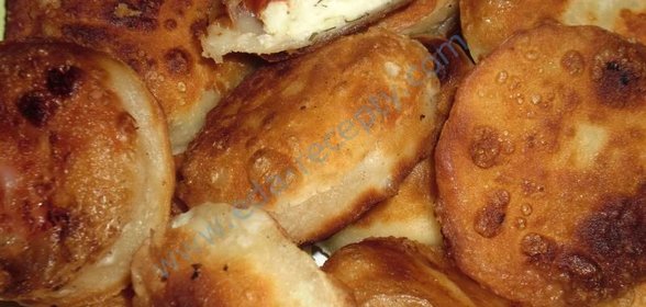 пирожки жареные с творогом и помидорами