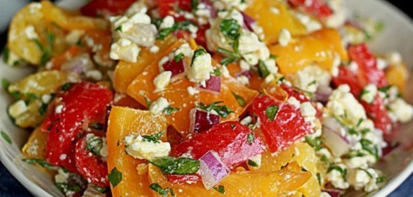 Салат из брынзы, болгарского перца и томатов черри