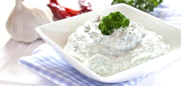 Сырный дип с зеленью