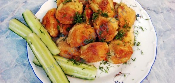 Пельмени тушеные в сметане