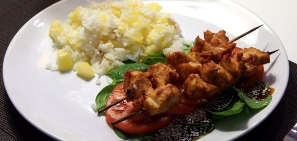 Балинезийское соте из курицы с рисом и ананасами