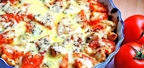 Куриное филе запеченное с овощами и сыром