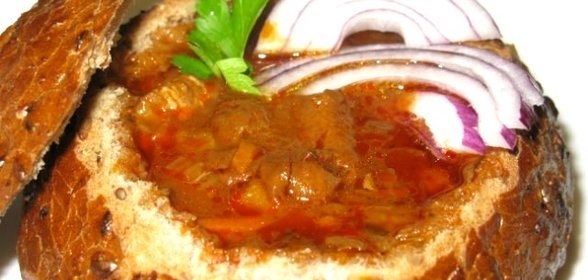 Суп-гуляш в хлебе