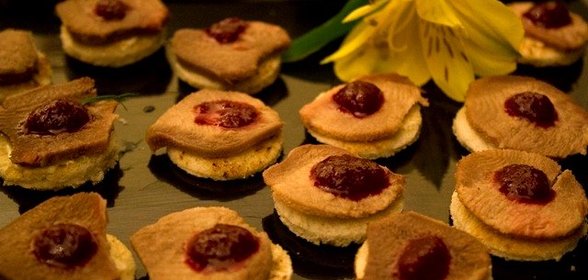 Канапе с языком