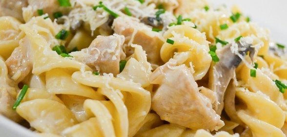 Паста с курицей и грибами