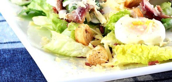 Салат «Цезарь» с анчоусным майонезом