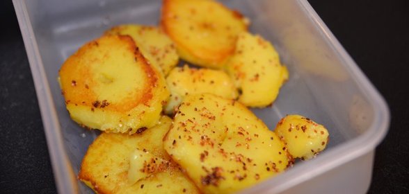 Поджаренный картофель с чесноком