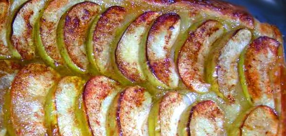 Слоеное дрожжевое тесто с яблоками